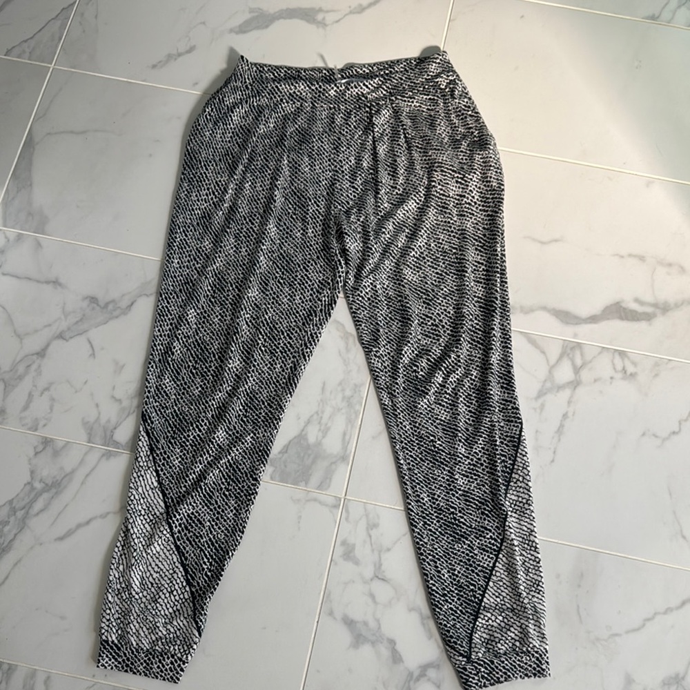 TART Small Flowy Black and White Lightweight Modern Jogger